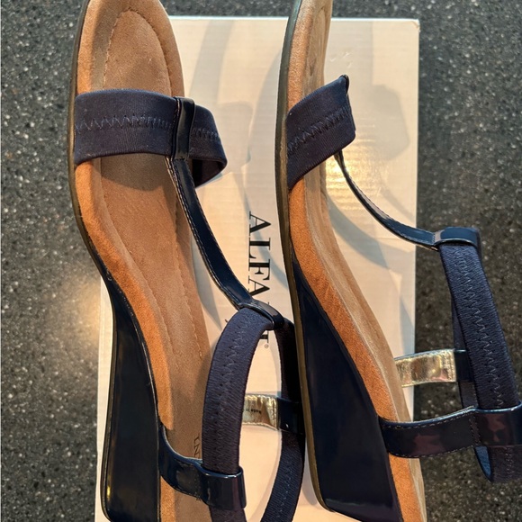 Women’s sandal - Picture 2 of 4